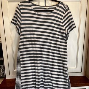 JJill a line short sleeve dress with pockets. Medium blue/white stripes